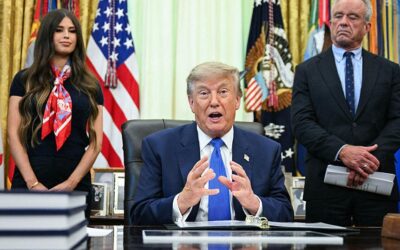 Trump signs order on vaccination recommendations